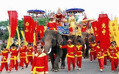 Hình tượng Quang Trung - Nguyễn Huệ ngồi trên voi chiến tổng chỉ huy nghĩa quân Tây Sơn